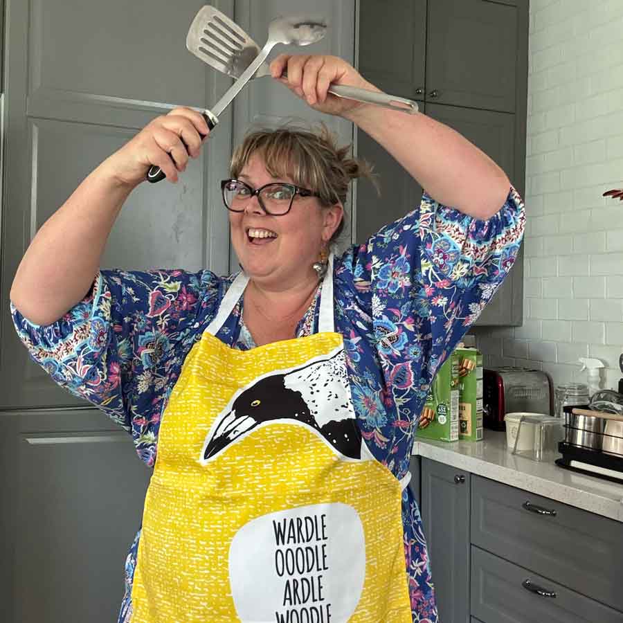 Magpie Talk apron
